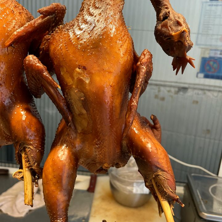 郭师卤味每天现卤现卖：现卤整鸡