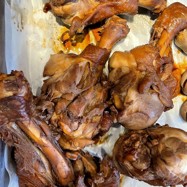郭师卤味每天现卤现卖：卤鸭架